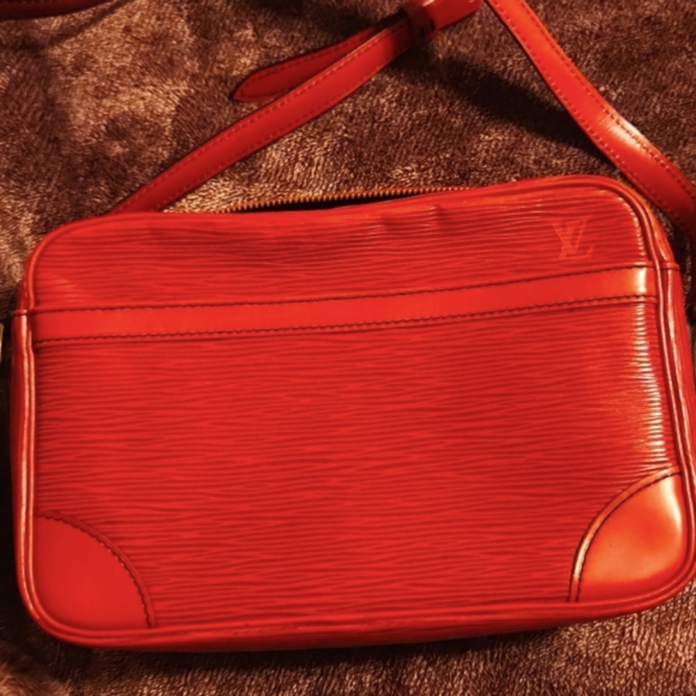 ‼️SOLD‼️  💕LV epi Trocodero 27